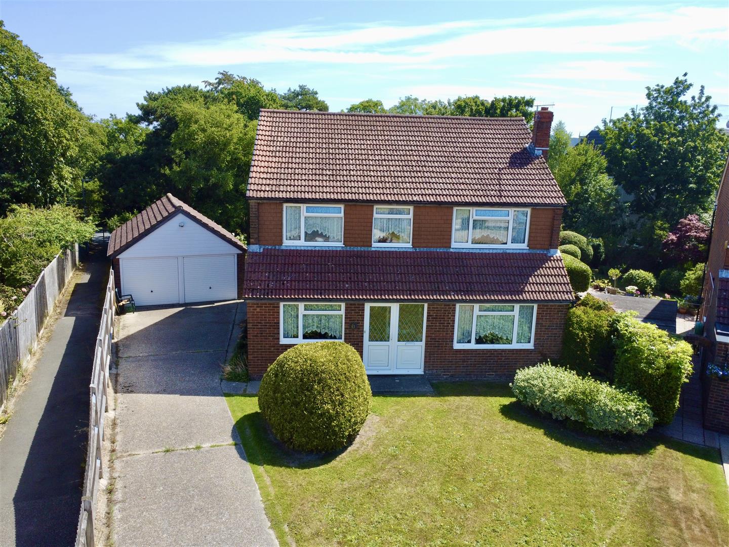 5 bed property in Playden Gardens, Hastings